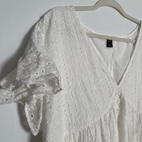 White plus size baby doll style dress - Picture 3 of 4